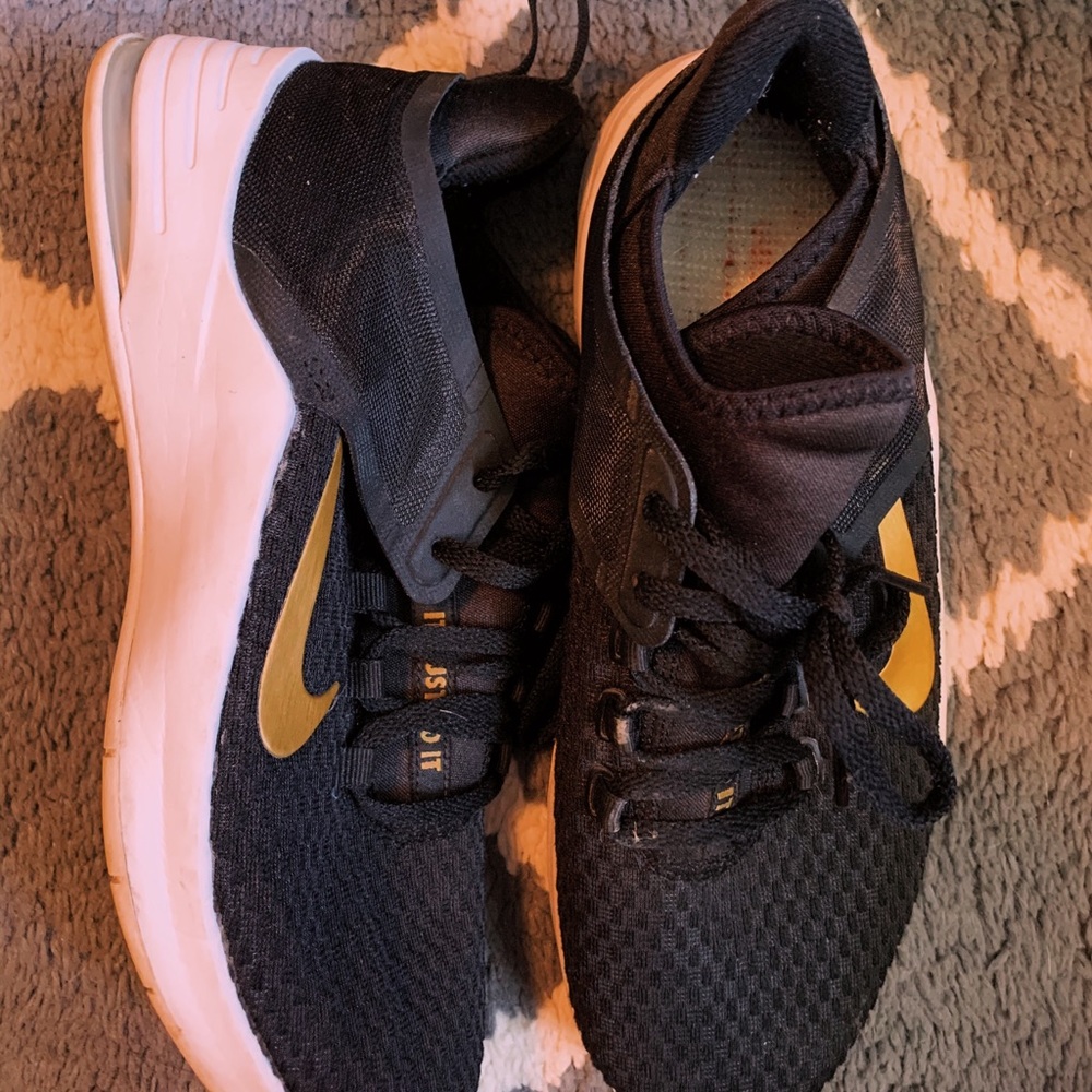 Nike Sneakers Size 7.5 (without insoles)